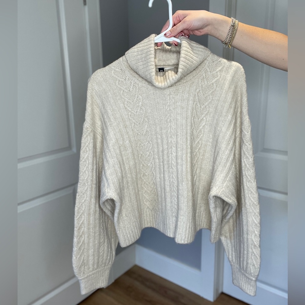 H&M Cozy Cream Turtleneck Sweater - Picture 2 of 4